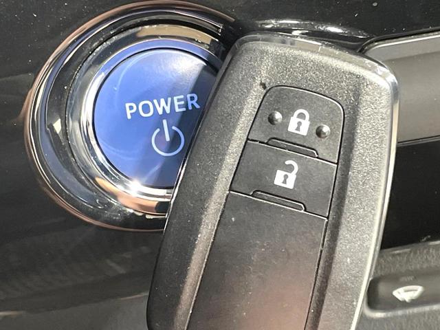プリウス S ナビ 寒冷地仕様 禁煙車 ドラレコ スマートキー LEDヘッド ETC オートライト オートエアコン Bluetooth再生 CD再生 DVD再生 フルセグ 革巻きステアリング ステアリングスイッチ(6枚目)