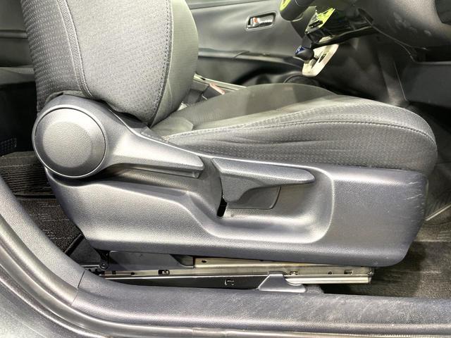 プリウス S ナビ 寒冷地仕様 禁煙車 ドラレコ スマートキー LEDヘッド ETC オートライト オートエアコン Bluetooth再生 CD再生 DVD再生 フルセグ 革巻きステアリング ステアリングスイッチ(46枚目)