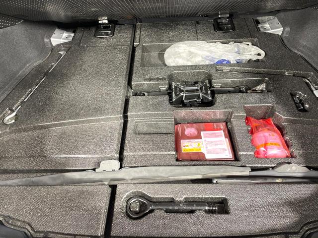 プリウス S ナビ 寒冷地仕様 禁煙車 ドラレコ スマートキー LEDヘッド ETC オートライト オートエアコン Bluetooth再生 CD再生 DVD再生 フルセグ 革巻きステアリング ステアリングスイッチ(50枚目)