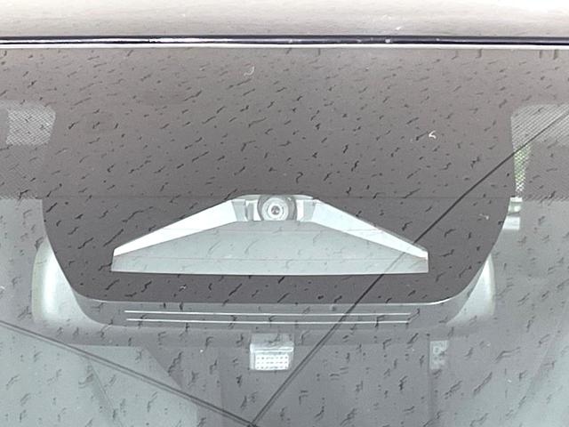 ヤリスクロス X 衝突軽減 レーダークルーズコントロール SDナビ バックカメラ ドライブレコーダー ETC スマートキー オートハイビーム ステアリングスイッチ 電動パーキング Bluetooth再生 禁煙車(3枚目)