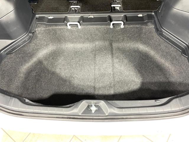 ヴォクシー Ｓ－Ｚ　純正１０．５型ナビ　両側電動ドア　セーフティセンス　バックカメラ　ＥＴＣ　シートヒーター　リアオートエアコン　ヘッドアップディスプレイ　ＬＥＤヘッド　純正１７インチアルミ　ＨＤＭＩ端子　禁煙車（40枚目）