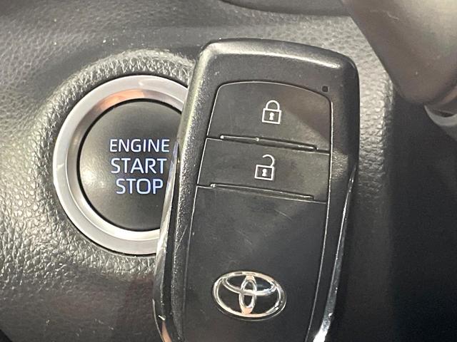 ヤリス Ｘ　純正８型ディスプレイオーディオ　衝突軽減装置　バックカメラ　ビルトインＥＴＣ　車線逸脱警報　Ｂｌｕｅｔｏｏｔｈ接続　スマートキー　プッシュスタート　電動格納ミラー　シートリフター　電動格納ミラー（7枚目）