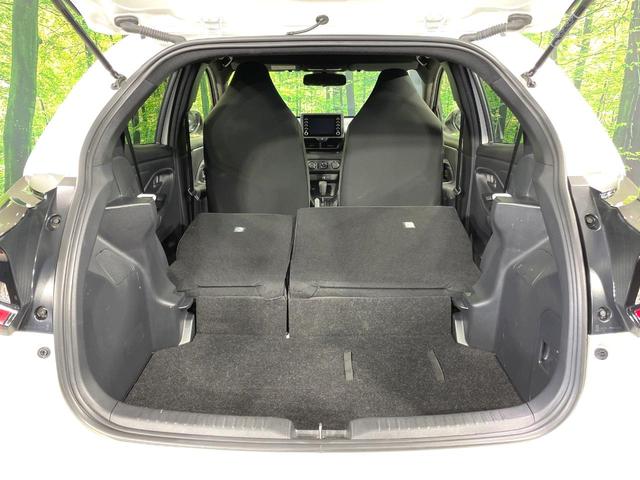 ヤリス Ｘ　純正８型ディスプレイオーディオ　衝突軽減装置　バックカメラ　ビルトインＥＴＣ　車線逸脱警報　Ｂｌｕｅｔｏｏｔｈ接続　スマートキー　プッシュスタート　電動格納ミラー　シートリフター　電動格納ミラー（10枚目）