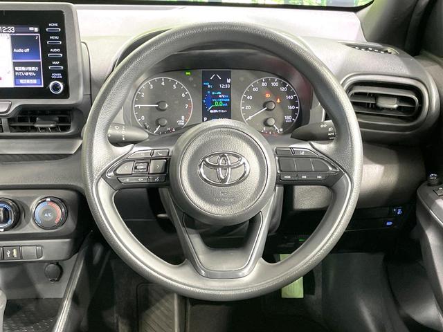 ヤリス Ｘ　純正８型ディスプレイオーディオ　衝突軽減装置　バックカメラ　ビルトインＥＴＣ　車線逸脱警報　Ｂｌｕｅｔｏｏｔｈ接続　スマートキー　プッシュスタート　電動格納ミラー　シートリフター　電動格納ミラー（11枚目）