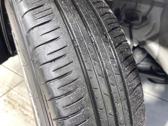 ヤリス Ｘ　純正８型ディスプレイオーディオ　衝突軽減装置　バックカメラ　ビルトインＥＴＣ　車線逸脱警報　Ｂｌｕｅｔｏｏｔｈ接続　スマートキー　プッシュスタート　電動格納ミラー　シートリフター　電動格納ミラー（32枚目）