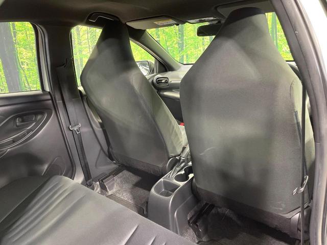 ヤリス Ｘ　純正８型ディスプレイオーディオ　衝突軽減装置　バックカメラ　ビルトインＥＴＣ　車線逸脱警報　Ｂｌｕｅｔｏｏｔｈ接続　スマートキー　プッシュスタート　電動格納ミラー　シートリフター　電動格納ミラー（35枚目）