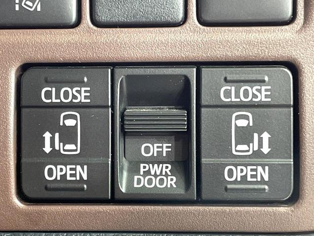 エスクァイア ハイブリッドGi プレミアムパッケージ モデリスタエアロ 純正10型ナビ 後席モニター 両側電動ドア 前席シートヒーター 衝突軽減装置 クルコン バックカメラ ETC ドラレコ LEDヘッド オートマチックハイビーム リアオートエアコン(5枚目)