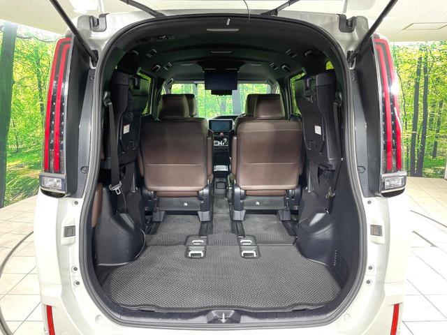 エスクァイア ハイブリッドGi プレミアムパッケージ モデリスタエアロ 純正10型ナビ 後席モニター 両側電動ドア 前席シートヒーター 衝突軽減装置 クルコン バックカメラ ETC ドラレコ LEDヘッド オートマチックハイビーム リアオートエアコン(11枚目)