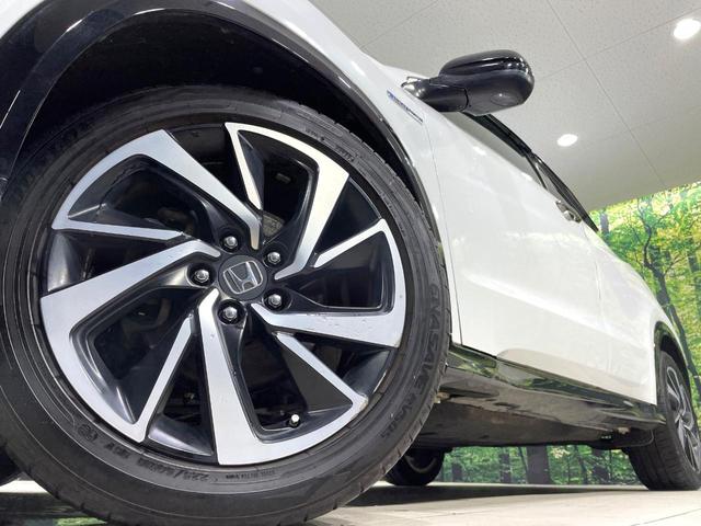 ヴェゼル ハイブリッドＲＳ・ホンダセンシング　純正ＳＤナビ　バックカメラ　衝突被害軽減システム　レーダークルーズ　禁煙車　ハーフレザーシート　スマートキー　ＬＥＤヘッド　ビルトインＥＴＣ　純正１８インチアルミ　車線逸脱警報　オートライト（12枚目）