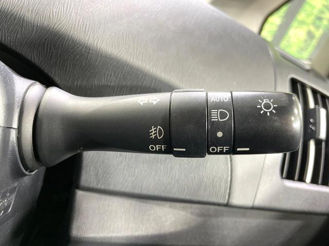 プリウス Ｓ　純正８型ナビ　バックカメラ　ドライブレコーダー　ビルトインＥＴＣ　スマートキー　プッシュスタート　ＨＩＤヘッドライト　オートライト　オートエアコン　ステアリングスイッチ　電動格納ミラー　シートリフター（44枚目）