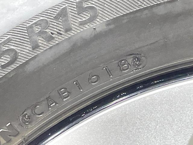 プリウス Ｇ　ナビ　バックカメラ　禁煙車　ドラレコ　スマートキー　ＨＩＤヘッドライト　ＥＴＣ　クルコン　パワーシート　合皮シート　オートライト　オートエアコン　Ｂｌｕｅｔｏｏｔｈ再生　ＣＤ再生　ＤＶＤ再生（32枚目）