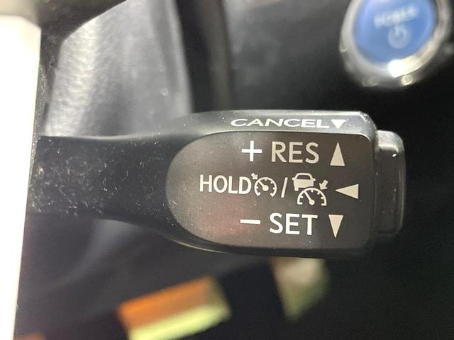 プリウス Ａツーリングセレクション　４ＷＤ　純正９インチナビ　バックカメラ　トヨタセーフティセンス　レーダークルーズ　禁煙車　合皮シート　シートヒーター　ドラレコ　コーナーセンサー　ＬＥＤヘッドライト　ＥＴＣ　オートマチックハイビーム（5枚目）