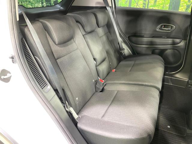 ヴェゼル ハイブリッドＸ　衝突軽減装置　純正ナビ　バックカメラ　ＥＴＣ　ＬＥＤヘッド　スマートキー　オートエアコン　純正１７インチアルミ　クルーズコントロール　禁煙車　Ｂｌｕｅｔｏｏｔｈ再生　ステアリングスイッチ（9枚目）