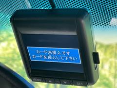 【ドライブレコーダー】安心・安全なカーライフに必須のドライブレコーダーを装備！走行中はもちろん、あおり運転や事故に遭遇した際の状況も映像で記録し、万一のリスクに備えます。 6