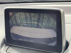 【バックカメラ】駐車時に後方がリアルタイム映像で確認できます。大型商業施設や立体駐車場での駐車時や、夜間のバック時に大活躍！運転スキルに関わらず、今や必須となった装備のひとつです！ 4