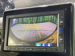 【バックカメラ】駐車時に後方がリアルタイム映像で確認できます。大型商業施設や立体駐車場での駐車時や、夜間のバック時に大活躍！運転スキルに関わらず、今や必須となった装備のひとつです！ 4