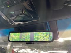 【デジタルインナーミラー】後席の大きな荷物や同乗者で後方が確認しづらい時でも安心！カメラが撮影した車両後方の映像をルームミラー内に表示。クリアな視界で状況の確認が可能です！ 5