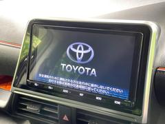 【純正９型ナビ】人気の純正ナビを装備しております。ナビの使いやすさはもちろん、オーディオ機能も充実！キャンプや旅行はもちろん、通勤や買い物など普段のドライブも楽しくなるはず♪ 4