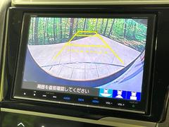 【バックカメラ】駐車時に後方がリアルタイム映像で確認できます。大型商業施設や立体駐車場での駐車時や、夜間のバック時に大活躍！運転スキルに関わらず、今や必須となった装備のひとつです！ 5