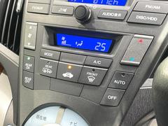 【オートエアコン】一度お好みの温度に設定すれば、車内の温度を検知し風量や温度を自動で調整。暑い…寒い…と何度もスイッチ操作をする必要はありません。快適な車内空間には必須の機能ですね♪ 6