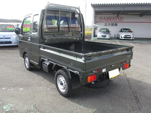 スーパーキャリイ Ｘ　届出済み未使用車　４ＷＤ　オートマ　セイフティーサポート　エアコン　パワステ　パワーウインドウ　ＬＥＤヘッドランプ　フォグランプ（3枚目）