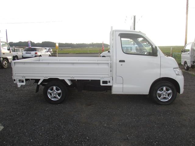 ライトエーストラック  4WD オートマ エアコン パワステ パワーウインドウ キーレスエントリー アルミホイール 750Kg積(6枚目)