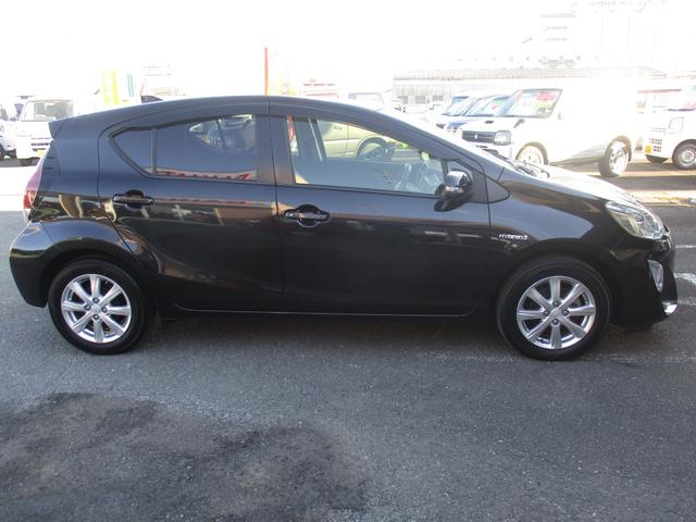 アクア Ｇ　ナビ　フルセグＴＶ　バックカメラ　衝突被害軽減ブレーキ　シートヒーター　プッシュスタート　純正アルミホイール　オートエアコン（6枚目）