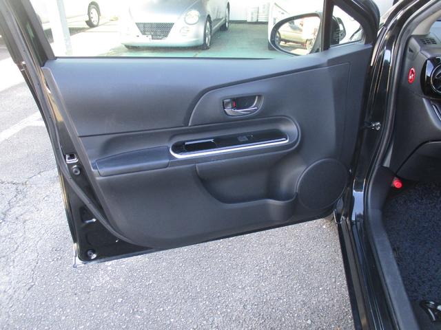 アクア Ｇ　ナビ　フルセグＴＶ　バックカメラ　衝突被害軽減ブレーキ　シートヒーター　プッシュスタート　純正アルミホイール　オートエアコン（10枚目）