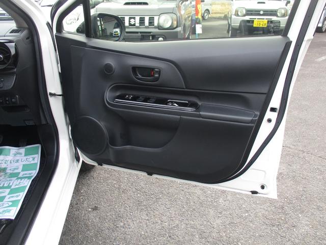 アクア Ｓスタイルブラック　ナビ　フルセグＴＶ　パノラマモニター　プッシュスタート　オートエアコン（9枚目）