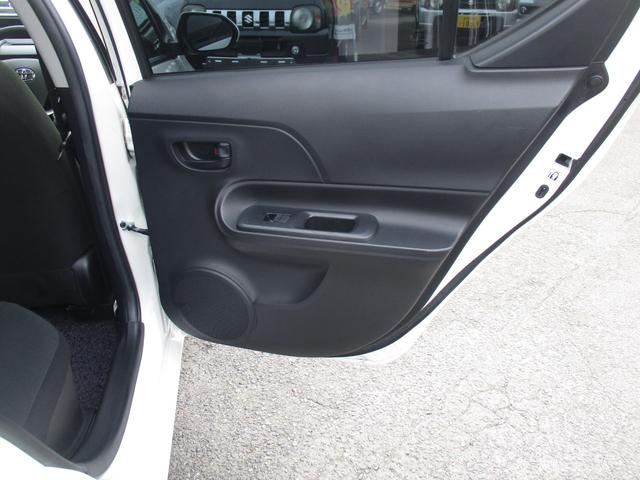 アクア Ｓスタイルブラック　ナビ　フルセグＴＶ　パノラマモニター　プッシュスタート　オートエアコン（13枚目）