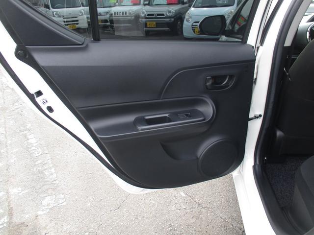 アクア Ｓスタイルブラック　ナビ　フルセグＴＶ　パノラマモニター　プッシュスタート　オートエアコン（15枚目）