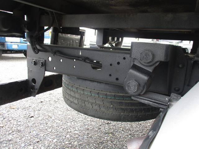 キャンターガッツ 　Ｗキャブ　４ＷＤ　３．０ディーゼル　エアコン　パワステ　パワーウインドウ　キーレスエントリー　６人乗り（28枚目）