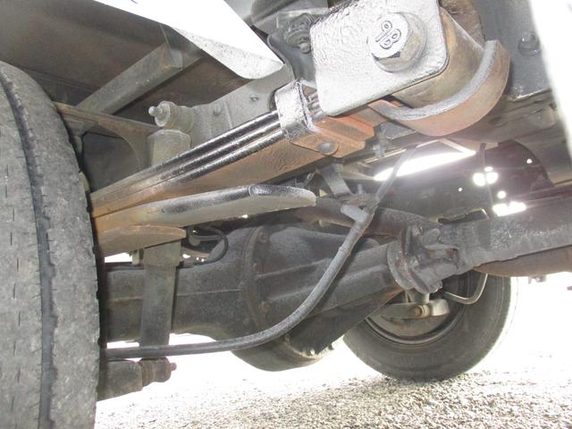 キャンターガッツ 　Ｗキャブ　４ＷＤ　３．０ディーゼル　エアコン　パワステ　パワーウインドウ　キーレスエントリー　６人乗り（32枚目）