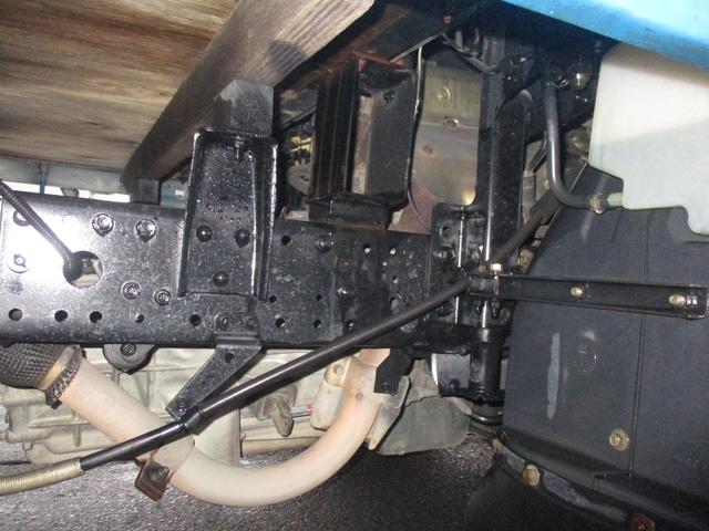 キャンターガッツ 　１．５ｔ積　全低床平ボディ　２８００ディーゼル　エアコン　パワステ　パワーウインドウ　ＤＰＦ無し　メッキバンパー　メッキミラーカバー　色替え（9枚目）