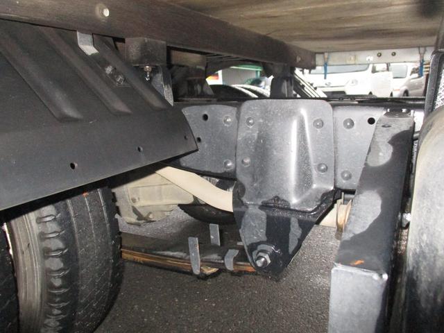 キャンターガッツ 　１．５ｔ積　全低床平ボディ　２８００ディーゼル　エアコン　パワステ　パワーウインドウ　ＤＰＦ無し　メッキバンパー　メッキミラーカバー　色替え（10枚目）