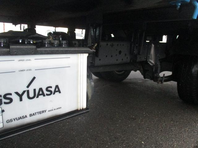 キャンターガッツ 　１．５ｔ積　全低床平ボディ　２８００ディーゼル　エアコン　パワステ　パワーウインドウ　ＤＰＦ無し　メッキバンパー　メッキミラーカバー　色替え（12枚目）