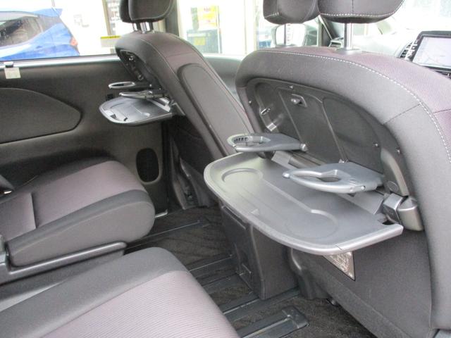 セレナ ハイウェイスター　クルーズコントロール・エマージェンシーブレーキ・９インチＳＤナビ・フルセグＴＶ・Ｂｌｕｅｔｏｏｔｈ・バックカメラ・純正１５インチアルミ・インテリキー・フォグランプ（11枚目）