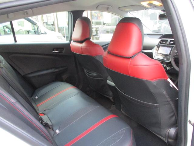 プリウス S 後期型・トヨタセーフティセンス・クルーズコントロール・SDナビ・フルセグTV・バックカメラ・Bluetooth・DVD再生・17アルミ・モデリスタシートカバー・ETC・フォグ付・純正エンジンスターター(10枚目)