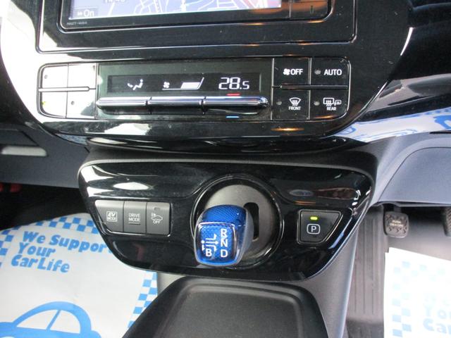 プリウス S 後期型・トヨタセーフティセンス・クルーズコントロール・SDナビ・フルセグTV・バックカメラ・Bluetooth・DVD再生・17アルミ・モデリスタシートカバー・ETC・フォグ付・純正エンジンスターター(16枚目)