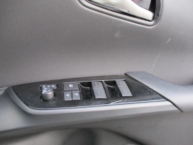 プリウス S 後期型・トヨタセーフティセンス・クルーズコントロール・SDナビ・フルセグTV・バックカメラ・Bluetooth・DVD再生・17アルミ・モデリスタシートカバー・ETC・フォグ付・純正エンジンスターター(22枚目)