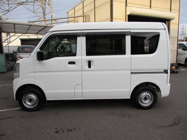 NV100クリッパーバン DX セーフティパッケージ パ-トタイム4WD・エマージェンシーブレ-キ・フロントパワーウィンドウ・キーレス・オートライト・オーバ-ヘッドシェルフ・リヤソナ-・5AGS・取説・保証書・スペアキ-(8枚目)