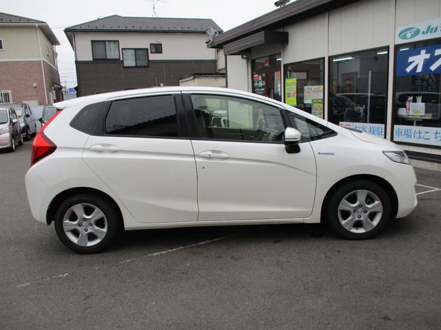 フィットハイブリッド Ｆパッケージ　ハイブリッド・ナビ・ワンセグＴＶ・ＥＴＣ・ドライブレコーダー・タッチパネルオートエアコン・プッシュスタート・１５インチアルミ（6枚目）