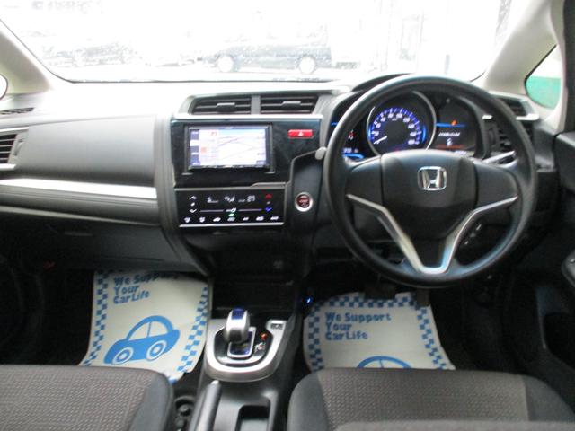 フィットハイブリッド Ｆパッケージ　ハイブリッド・ナビ・ワンセグＴＶ・ＥＴＣ・ドライブレコーダー・タッチパネルオートエアコン・プッシュスタート・１５インチアルミ（7枚目）