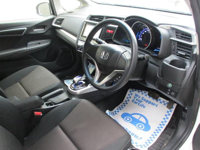 フィットハイブリッド Ｆパッケージ　ハイブリッド・ナビ・ワンセグＴＶ・ＥＴＣ・ドライブレコーダー・タッチパネルオートエアコン・プッシュスタート・１５インチアルミ（9枚目）