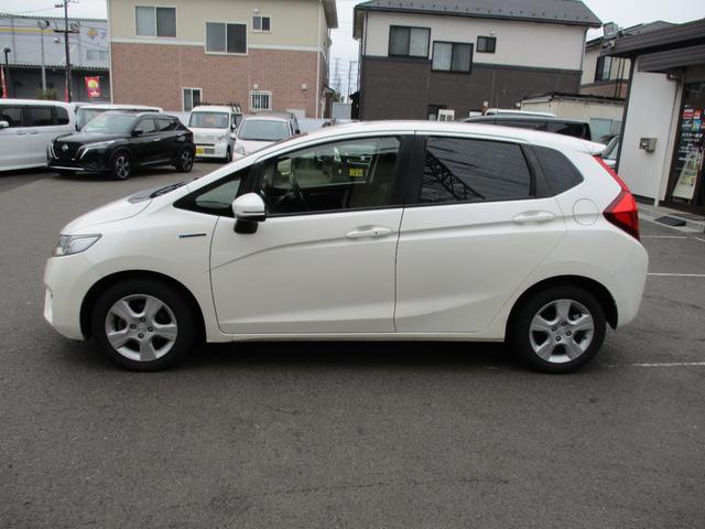 フィットハイブリッド Ｆパッケージ　ハイブリッド・ナビ・ワンセグＴＶ・ＥＴＣ・ドライブレコーダー・タッチパネルオートエアコン・プッシュスタート・１５インチアルミ（28枚目）