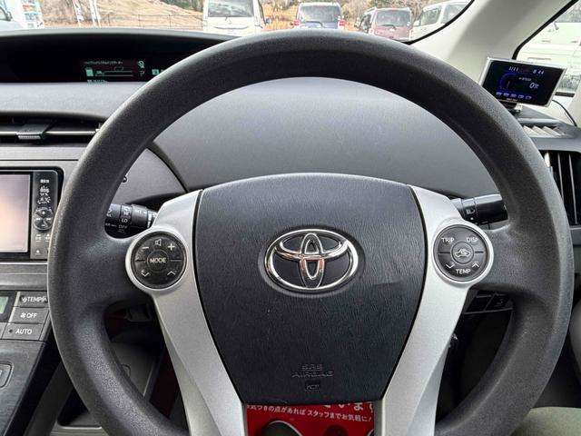 プリウス Ｇ　サンルーフ　Ａストップ　スマ－トキ－　パワーステアリング　エアバック　ナビ＆ＴＶ　サイドエアバック　ＡＡＣ　クルコン　ＥＴＣ付　イモビライザー　ＥＳＣ　フルセグ　キーフリーシステム　パワーウィンドウ（2枚目）