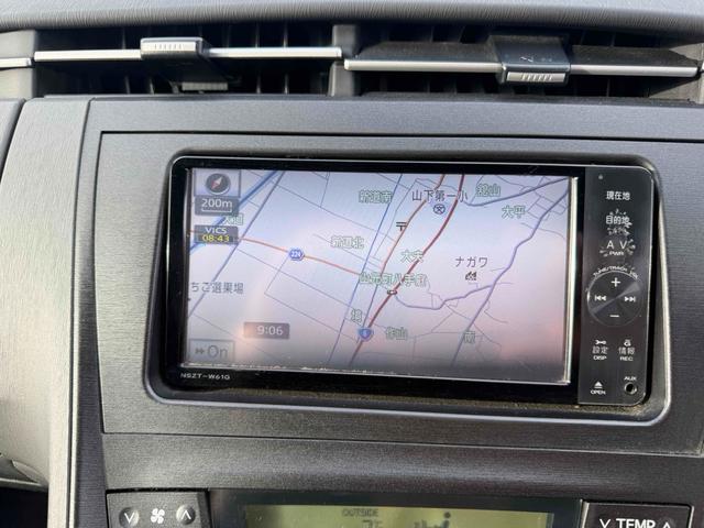 プリウス Ｇ　サンルーフ　Ａストップ　スマ－トキ－　パワーステアリング　エアバック　ナビ＆ＴＶ　サイドエアバック　ＡＡＣ　クルコン　ＥＴＣ付　イモビライザー　ＥＳＣ　フルセグ　キーフリーシステム　パワーウィンドウ（3枚目）