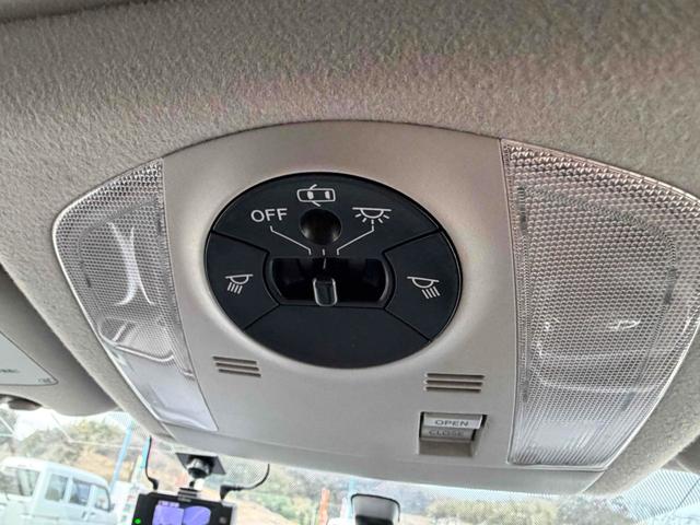 プリウス Ｇ　サンルーフ　Ａストップ　スマ－トキ－　パワーステアリング　エアバック　ナビ＆ＴＶ　サイドエアバック　ＡＡＣ　クルコン　ＥＴＣ付　イモビライザー　ＥＳＣ　フルセグ　キーフリーシステム　パワーウィンドウ（11枚目）