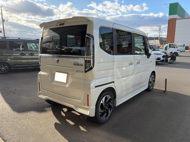 スペーシアカスタム ハイブリッドＸＳターボ　／ターボ／衝突被害軽減支援ブレーキ／ヘッドアップディスプレイ／両側電動スライドドア／大型カーナビ／シートヒーター／ステアリングヒーター／純正アルミホイール／（5枚目）