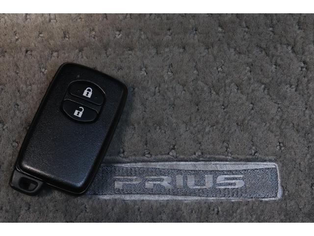プリウス Ｌ　走行距離無制限　一年保証　車検整備付き　Ｐスタート　ＥＴＣ　盗難防止システム　Ｂカメラ　オートライト（29枚目）